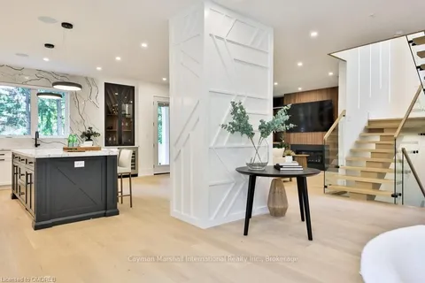 1438 GARNET Ave, Mississauga, ON L5G 4C6