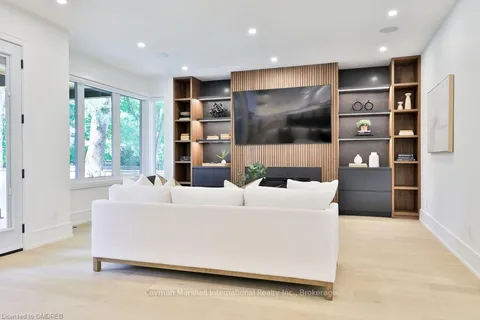 1438 GARNET Ave, Mississauga, ON L5G 4C6