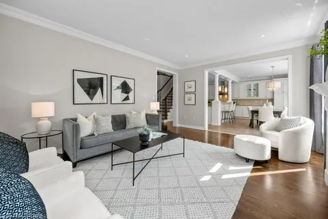 2156 COLONEL WILLIAM Pkwy, Oakville, ON L6M 0B8