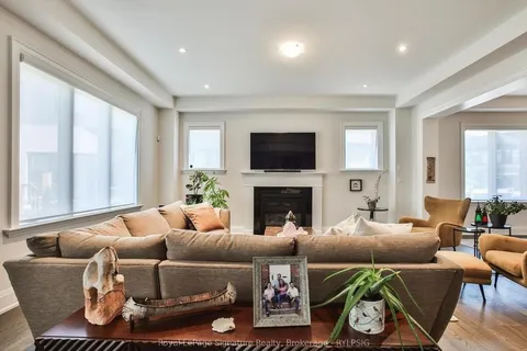 2302 HYACINTH Cres, Oakville, ON L6M 5M9