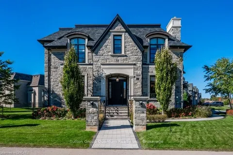 1207 LAKESHORE Rd, Oakville, ON L6L 1E7