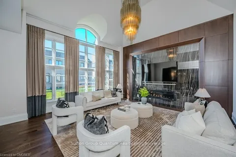 1207 LAKESHORE Rd, Oakville, ON L6L 1E7