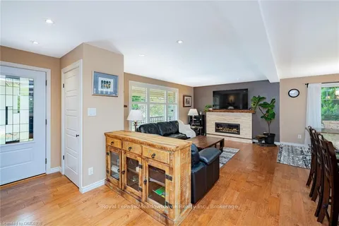 10 BAYLOR Cres, Halton Hills, ON L7G 1A6