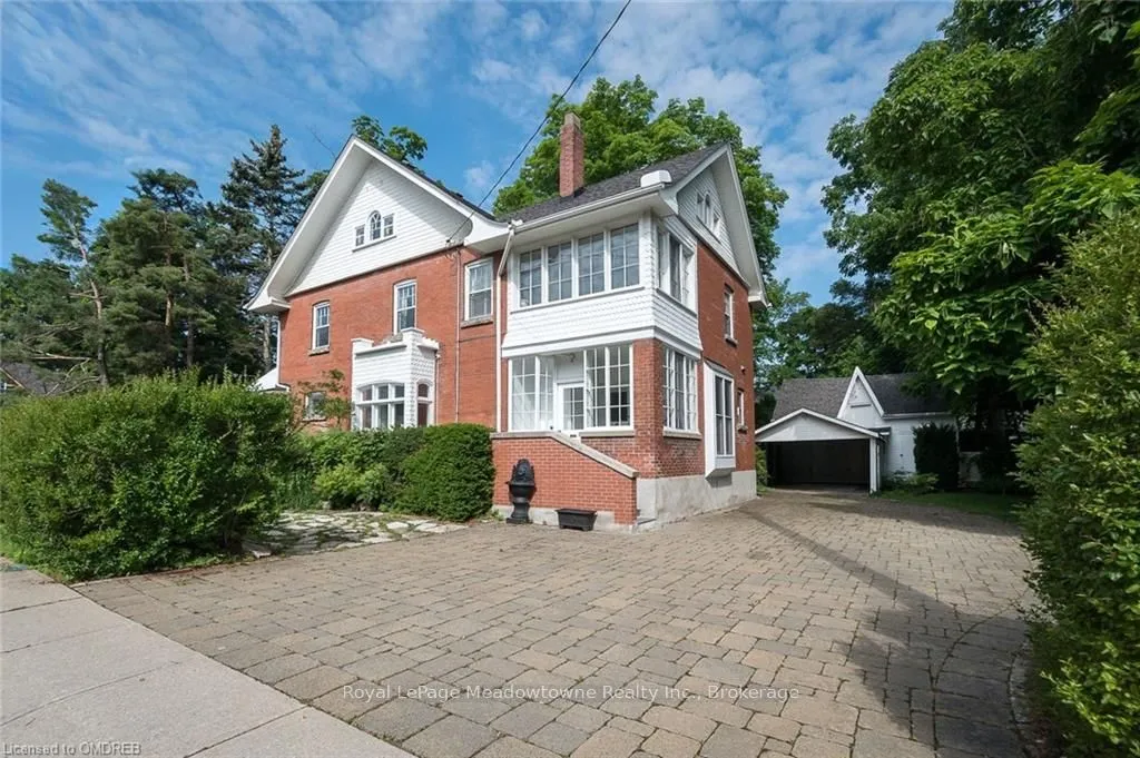 397 TRAFALGAR Rd, Oakville, ON L6J 3H8