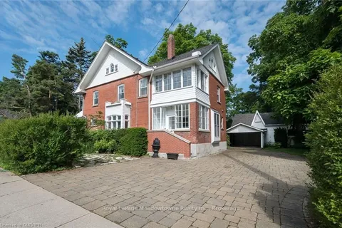 397 TRAFALGAR Rd, Oakville, ON L6J 3H8