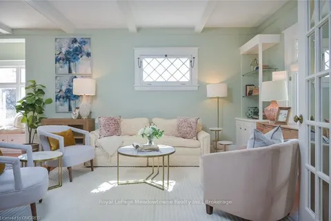 397 TRAFALGAR Rd, Oakville, ON L6J 3H8