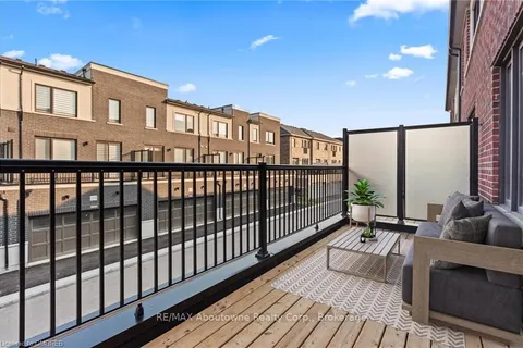 1354 WILLIAM HALTON Pkwy, Oakville, ON L6M 4L8