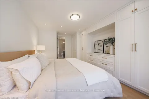 1207 LORNE PARK Road, Mississauga, ON L5H 3A7