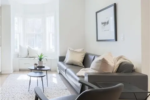 1207 LORNE PARK Road, Mississauga, ON L5H 3A7