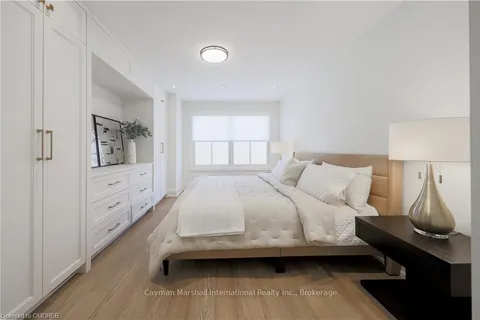 1207 LORNE PARK Road, Mississauga, ON L5H 3A7