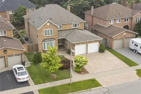 2008 GRENVILLE Dr, Oakville, ON L6H 3Z3