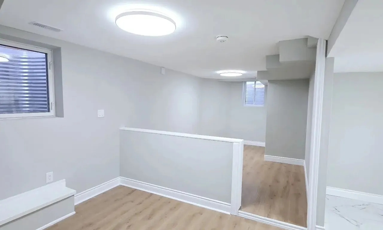 Semi-Detached interior view at 914 Golden Farmer Way Mississauga