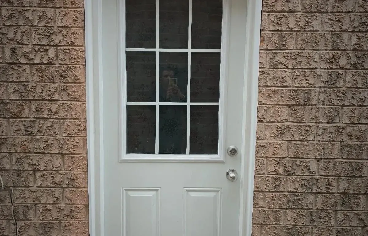 Semi-Detached living room at 914 Golden Farmer Way Mississauga