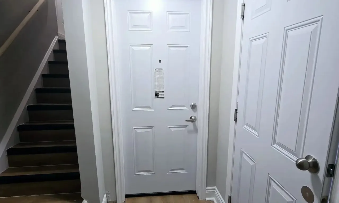 Semi-Detached kitchen at 914 Golden Farmer Way Mississauga