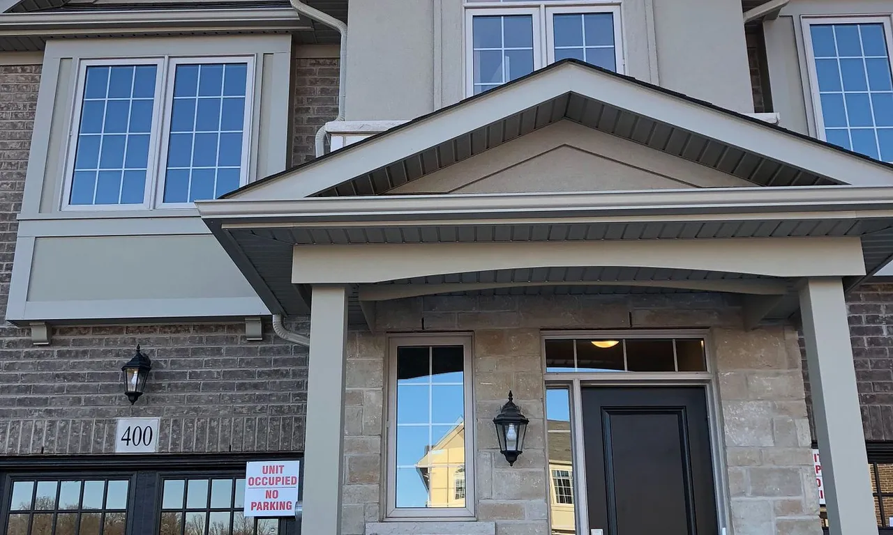400 Threshing Mill Blvd, Oakville, ON L6H 7H5