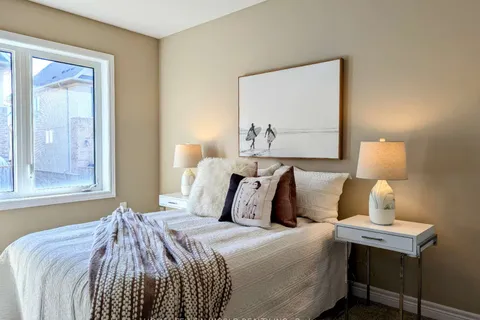 400 Threshing Mill Blvd, Oakville, ON L6H 7H5