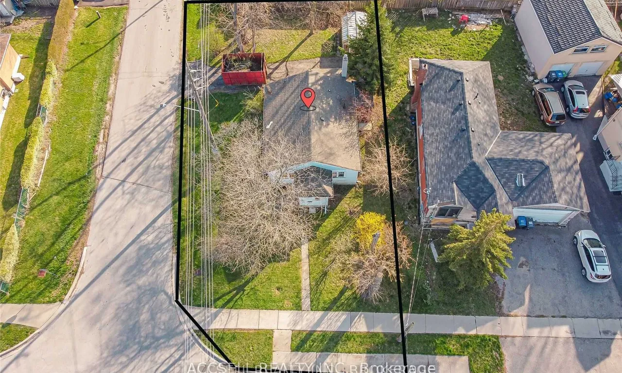 1060 Ogden Ave, Mississauga, ON L5E 2G6