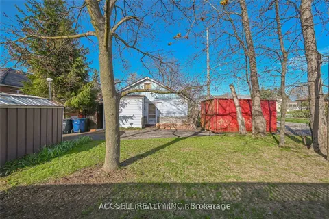 1060 Ogden Ave, Mississauga, ON L5E 2G6