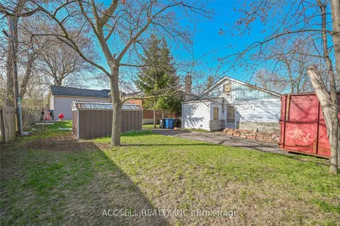 1060 Ogden Ave, Mississauga, ON L5E 2G6