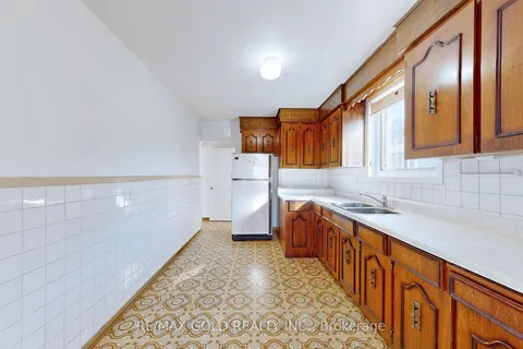 47 Cherrylawn Ave, Toronto, ON M9L 2B3