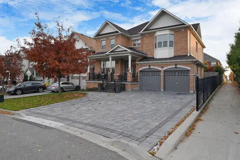 26 Billy Crt, Caledon, ON L7C 3X4