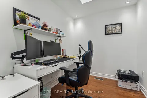 2C Bexley Cres, Toronto, ON M6N 2P5