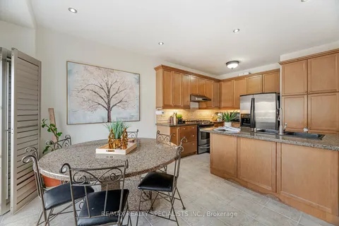 7 Sorbonne Dr, Brampton, ON L6P 1W5
