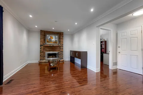 184 Vodden St, Brampton, ON L6X 2V3