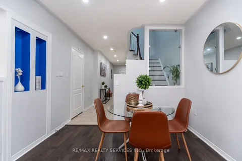 6104 ROWERS Cres, Mississauga, ON L5V 3A2