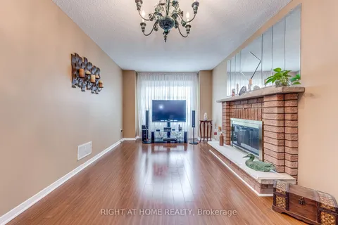 3272 Testimony Sq, Mississauga, ON L5B 3L5