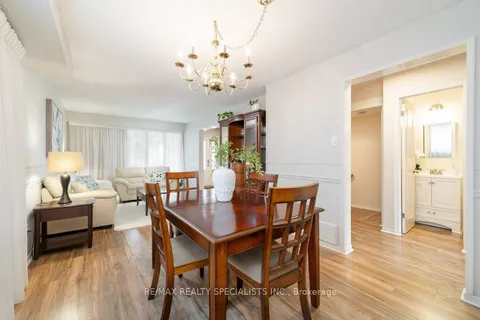 2470 Cobbinshaw Circ, Mississauga, ON L5N 2G3