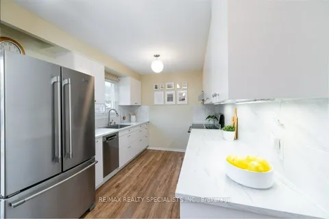 2470 Cobbinshaw Circ, Mississauga, ON L5N 2G3