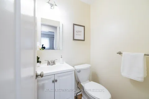 2470 Cobbinshaw Circ, Mississauga, ON L5N 2G3