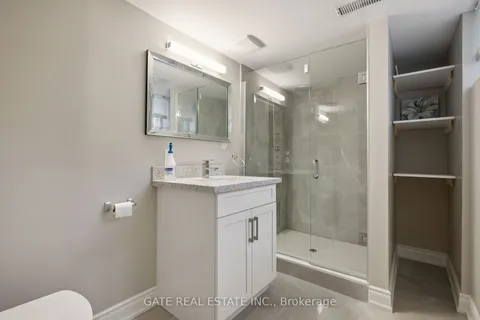 566 LOUISE Dr, Burlington, ON L7L 2T9