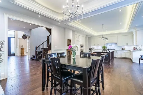 228 Tweedsdale Cres, Oakville, ON L6L 4P7