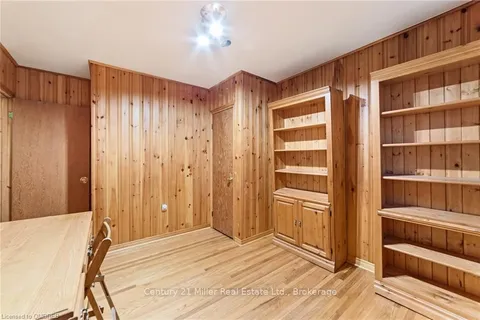 928 THE GREENWAY, Mississauga, ON L5G 1P6