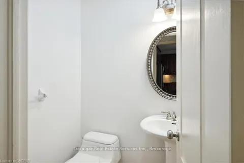 2379 ROCK POINT Dr, Oakville, ON L6H 7V3