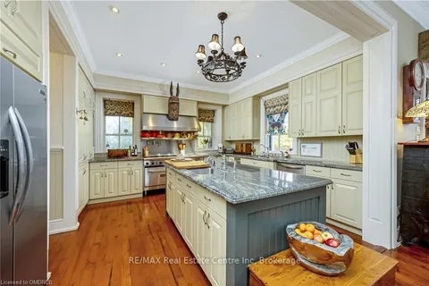 103 THOMAS St, Milton, ON L9T 2E3