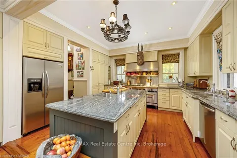 103 THOMAS St, Milton, ON L9T 2E3