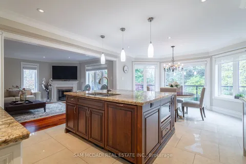 4027 Lookout Crt, Mississauga, ON L4W 4E9