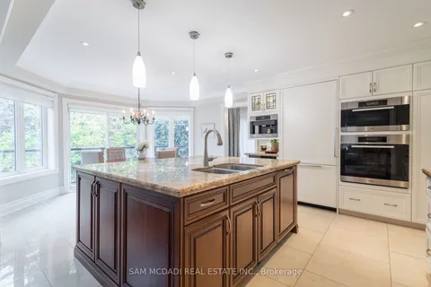 4027 Lookout Crt, Mississauga, ON L4W 4E9