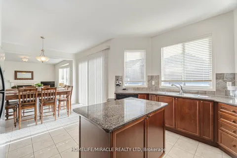 5 Valleywest Rd, Brampton, ON L6P 2J9