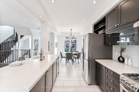 349 Ladycroft Terr, Mississauga, ON L5A 0A7