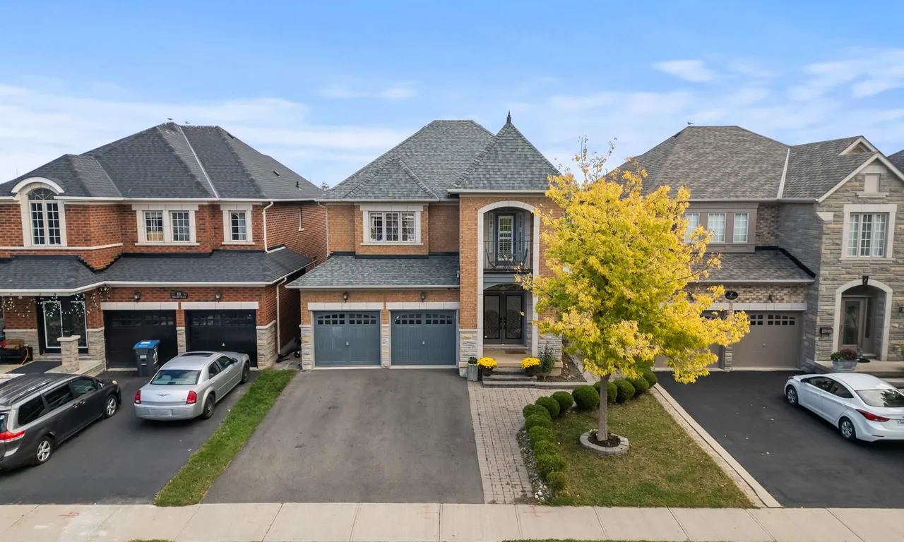 9 Watchman Rd, Brampton, ON L6P 2E9