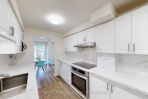 284 Royal Salisbury Way, Brampton, ON L6V 3H4