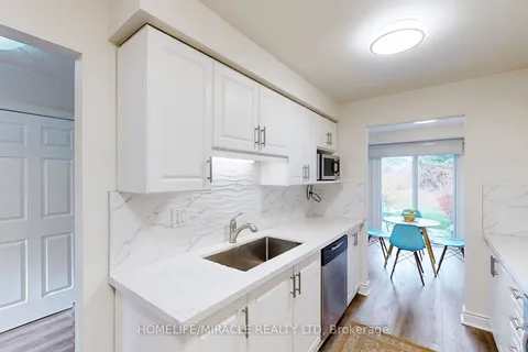 284 Royal Salisbury Way, Brampton, ON L6V 3H4