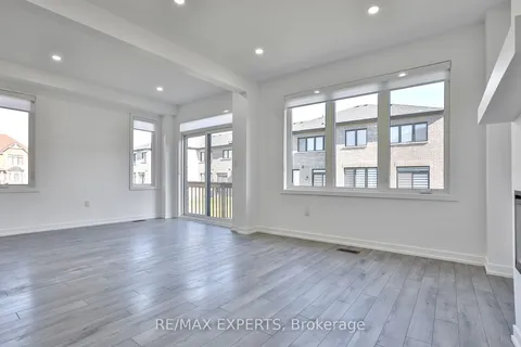 1541 Rose Way, Milton, ON L9E 1V7