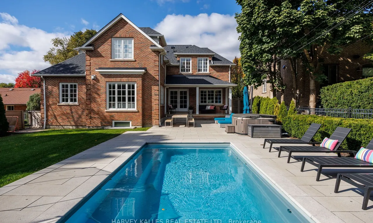 25 Finchley Rd, Toronto, ON M9A 2X4