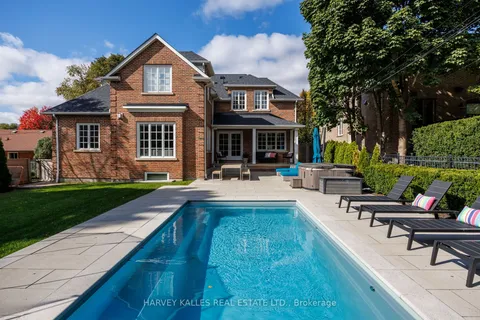 25 Finchley Rd, Toronto, ON M9A 2X4