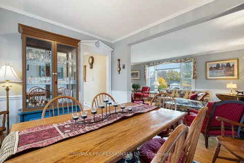 24 Elmcrest Rd, Toronto, ON M9C 3R8
